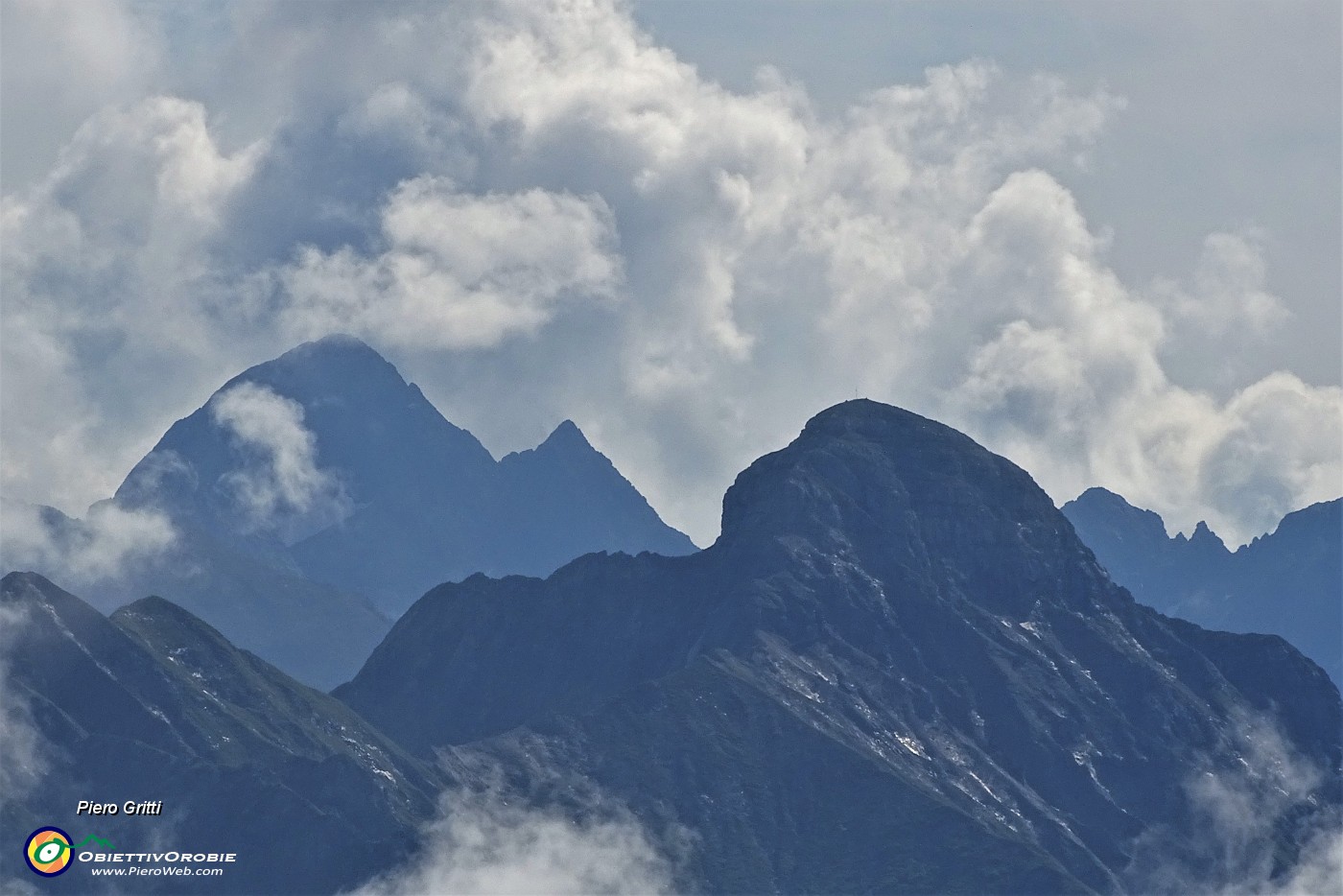 13 Zoom verso il Pizzo del Diavolo preceduto dal Pegherolo.JPG